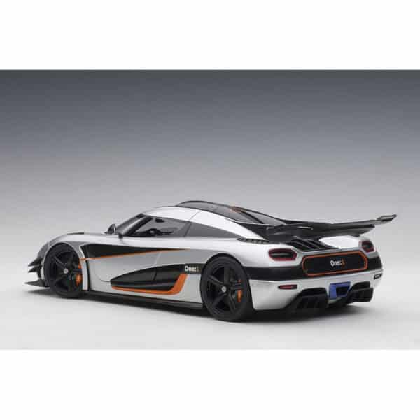 autoart - 1:18 koenigsegg one:1 (moon grey / carbon)