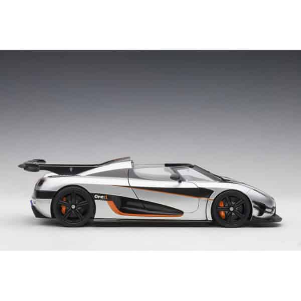 autoart - 1:18 koenigsegg one:1 (moon grey / carbon)