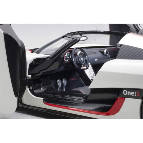 autoart - 1:18 koenigsegg one:1 (pebble white / carbon)