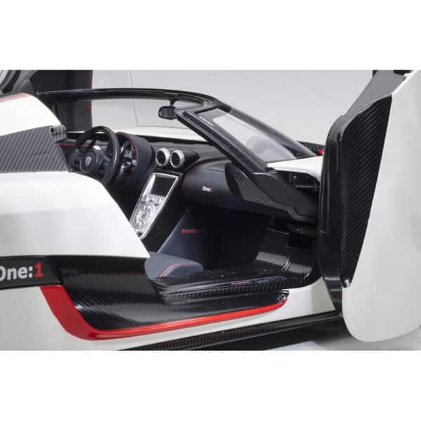 autoart - 1:18 koenigsegg one:1 (pebble white / carbon)