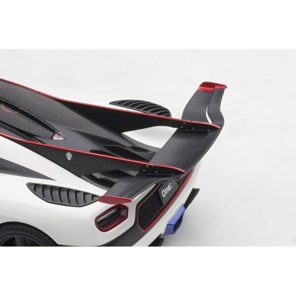 autoart - 1:18 koenigsegg one:1 (pebble white / carbon)