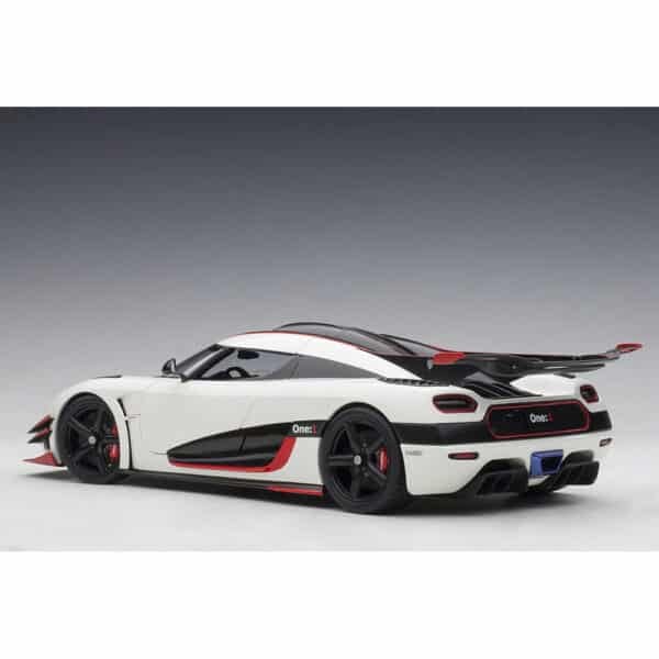 autoart - 1:18 koenigsegg one:1 (pebble white / carbon)