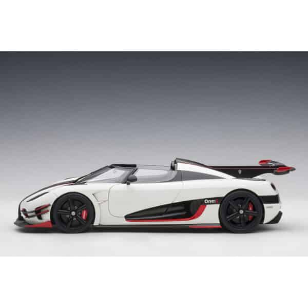 autoart - 1:18 koenigsegg one:1 (pebble white / carbon)