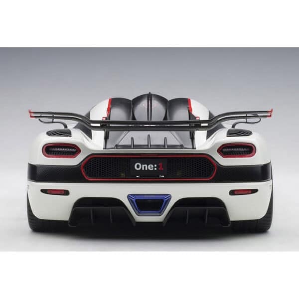 autoart - 1:18 koenigsegg one:1 (pebble white / carbon)