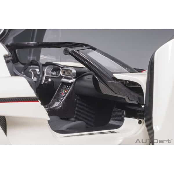 autoart - 1:18 koenigsegg regera (arctic white/carbon)