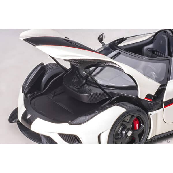 autoart - 1:18 koenigsegg regera (arctic white/carbon)