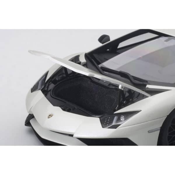 autoart - 1:18 lamborghini aventador lp750-4 sv (balloon white)