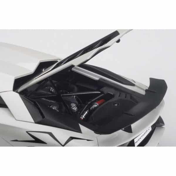 autoart - 1:18 lamborghini aventador lp750-4 sv (balloon white)