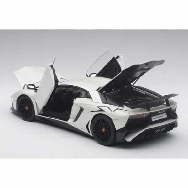 autoart - 1:18 lamborghini aventador lp750-4 sv (balloon white)