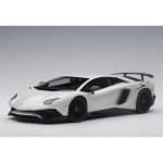 AUTOart - 1:18 Lamborghini Aventador LP750-4 SV (Balloon White)