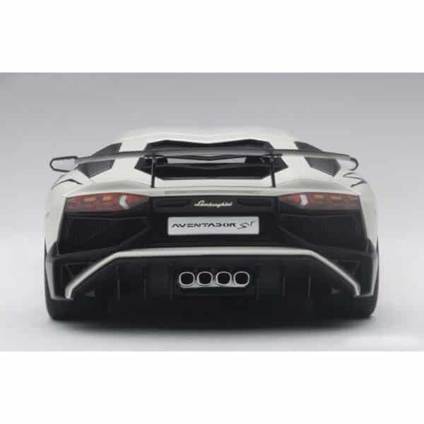 autoart - 1:18 lamborghini aventador lp750-4 sv (balloon white)