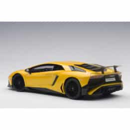 autoart - 1:18 lamborghini aventador lp750-4 sv (new giallo orion)