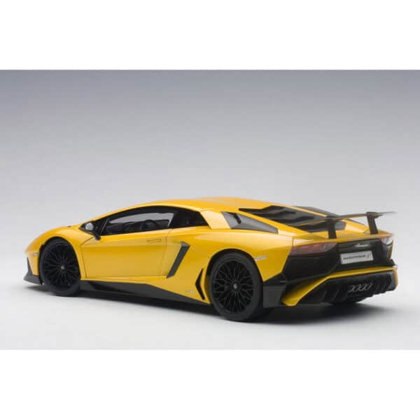 autoart - 1:18 lamborghini aventador lp750-4 sv (new giallo orion)