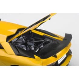 autoart - 1:18 lamborghini aventador lp750-4 sv (new giallo orion)