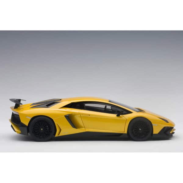 autoart - 1:18 lamborghini aventador lp750-4 sv (new giallo orion)