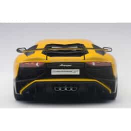 autoart - 1:18 lamborghini aventador lp750-4 sv (new giallo orion)