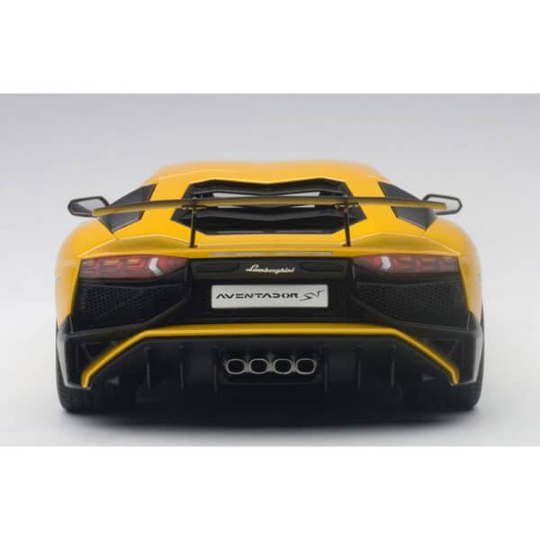 autoart - 1:18 lamborghini aventador lp750-4 sv (new giallo orion)