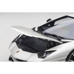 autoart - 1:18 lamborghini aventador s (balloon white)