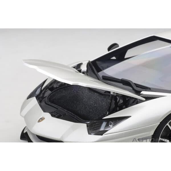 autoart - 1:18 lamborghini aventador s (balloon white)