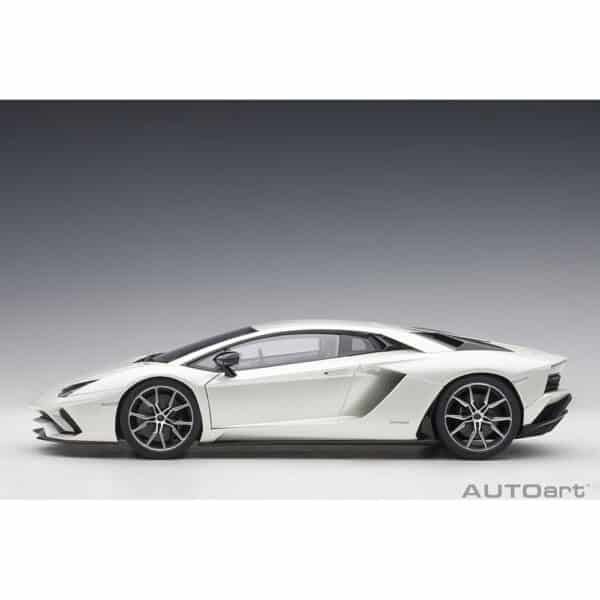 autoart - 1:18 lamborghini aventador s (balloon white)