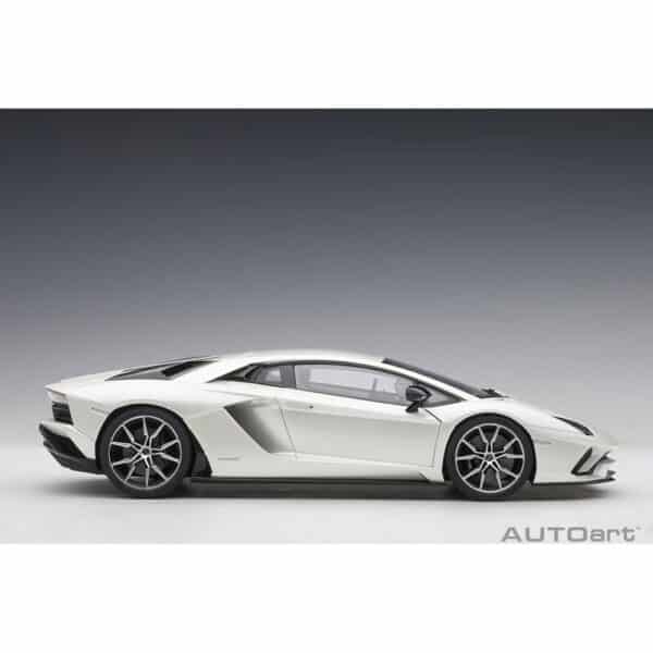autoart - 1:18 lamborghini aventador s (balloon white)