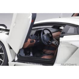 autoart - 1:18 lamborghini aventador s (balloon white)