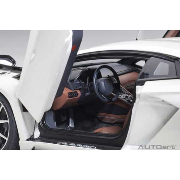 autoart - 1:18 lamborghini aventador s (balloon white)