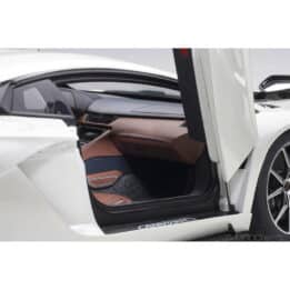 autoart - 1:18 lamborghini aventador s (balloon white)