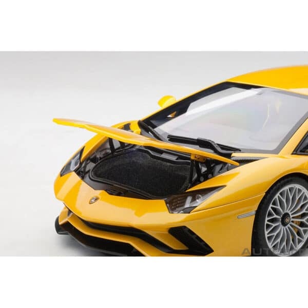 autoart - 1:18 lamborghini aventador s (new giallo orion)
