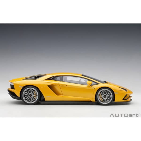 autoart - 1:18 lamborghini aventador s (new giallo orion)
