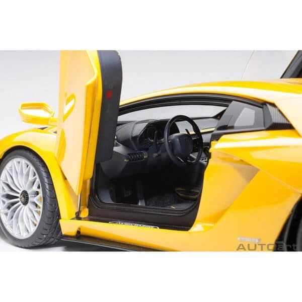 autoart - 1:18 lamborghini aventador s (new giallo orion)