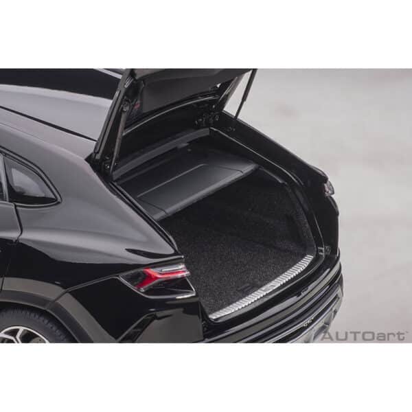 autoart - 1:18 lamborghini urus (nero noctis)
