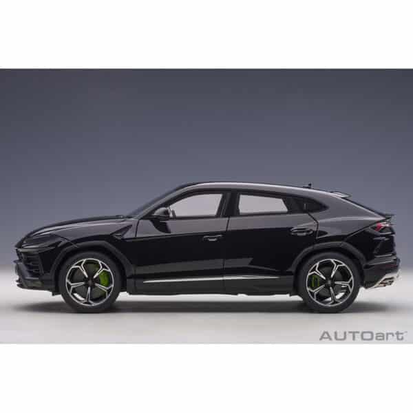 autoart - 1:18 lamborghini urus (nero noctis)