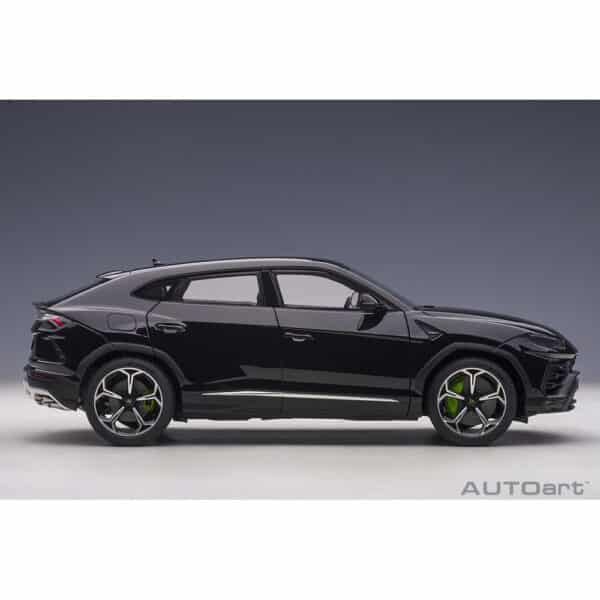 autoart - 1:18 lamborghini urus (nero noctis)