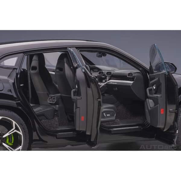 autoart - 1:18 lamborghini urus (nero noctis)