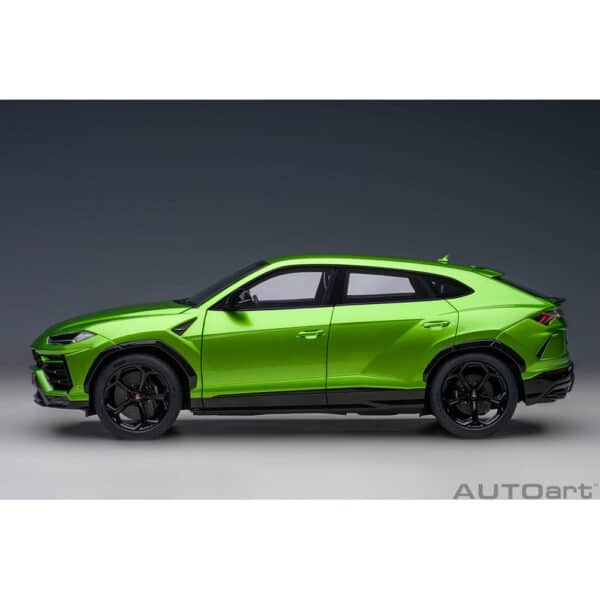 autoart - 1:18 lamborghini urus (verde selvans)