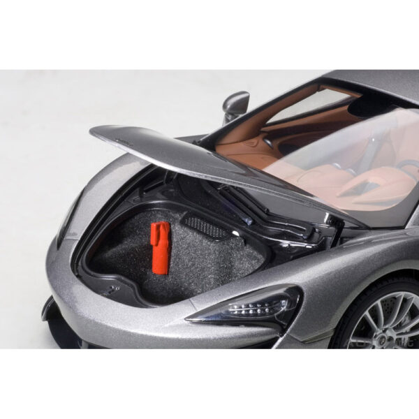 autoart - 1:18 mclaren 570s (blade silver)