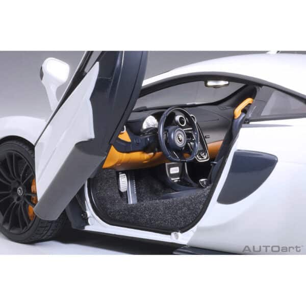 autoart - 1:18 mclaren 570s (white)