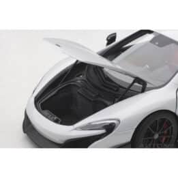 autoart - 1:18 mclaren 675lt (silica white)