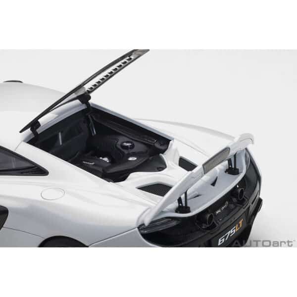 autoart - 1:18 mclaren 675lt (silica white)