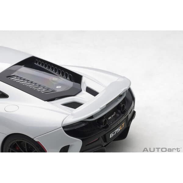 autoart - 1:18 mclaren 675lt (silica white)