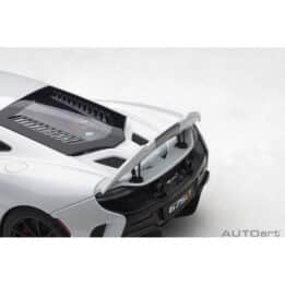 autoart - 1:18 mclaren 675lt (silica white)