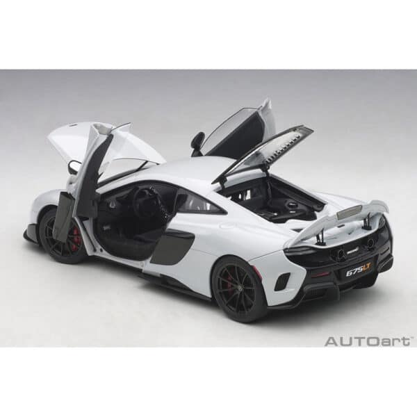 autoart - 1:18 mclaren 675lt (silica white)