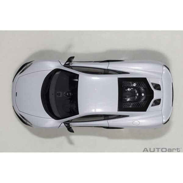 autoart - 1:18 mclaren 675lt (silica white)