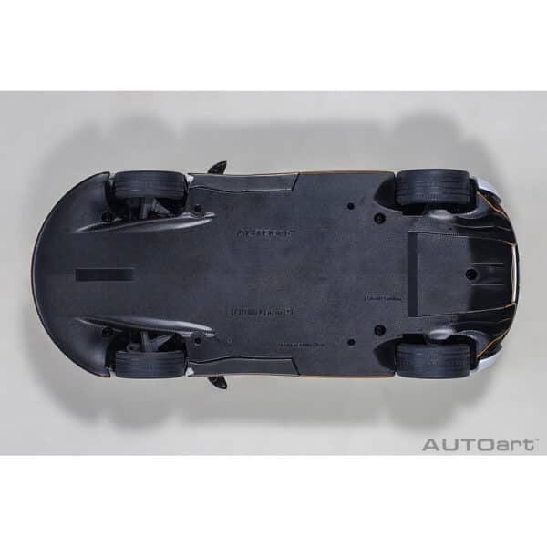 autoart - 1:18 mclaren p1 (alaskan diamond white with orange accents)
