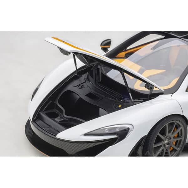 autoart - 1:18 mclaren p1 (alaskan diamond white with orange accents)