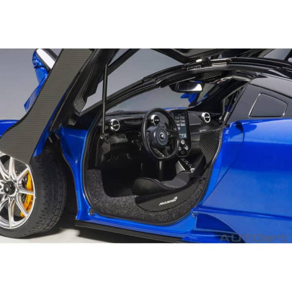 autoart - 1:18 mclaren senna (trophy kyanos)