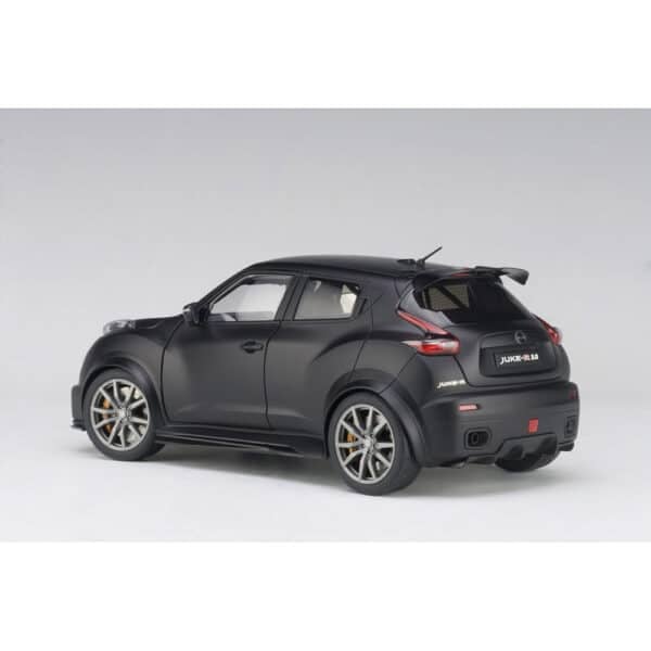 autoart - 1:18 nissan juke-r 2.0 (matt black)