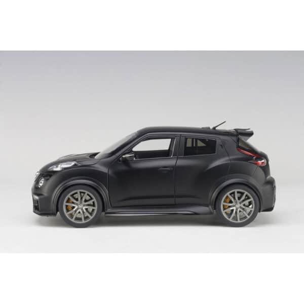 autoart - 1:18 nissan juke-r 2.0 (matt black)
