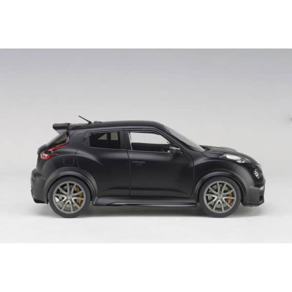 autoart - 1:18 nissan juke-r 2.0 (matt black)